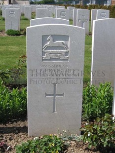 MONT HUON MILITARY CEMETERY, LE TREPORT - HINCHCLIFFE, J P