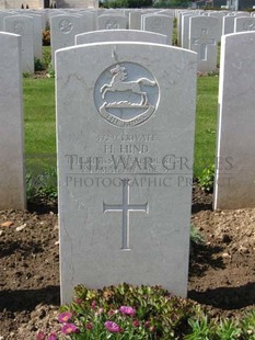 MONT HUON MILITARY CEMETERY, LE TREPORT - HIND, HERBERT