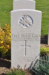 MONT HUON MILITARY CEMETERY, LE TREPORT - HOBSON, WILLIAM ALFRED