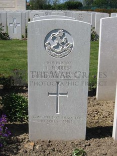 MONT HUON MILITARY CEMETERY, LE TREPORT - HODDER, THOMAS