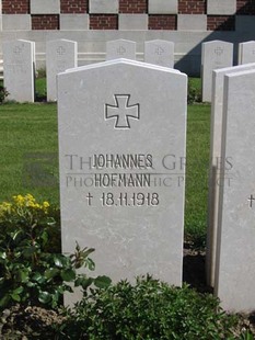 MONT HUON MILITARY CEMETERY, LE TREPORT - HOFMANN, JOHANNES