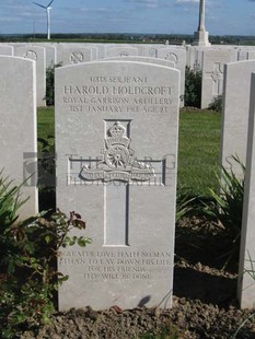 MONT HUON MILITARY CEMETERY, LE TREPORT - HOLDCROFT, HAROLD