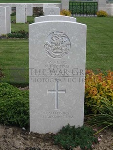 MONT HUON MILITARY CEMETERY, LE TREPORT - HOLDEN, FRANK