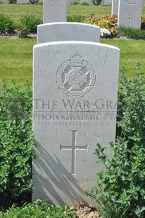 MONT HUON MILITARY CEMETERY, LE TREPORT - HOLLAND, ALBERT FREDERICK