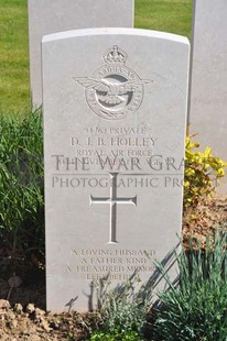 MONT HUON MILITARY CEMETERY, LE TREPORT - HOLLEY, DUDLEY JOSEPH BASIL