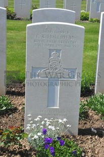 MONT HUON MILITARY CEMETERY, LE TREPORT - HOLLOWAY, CHARLES ROLAND