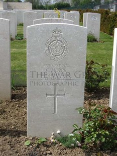 MONT HUON MILITARY CEMETERY, LE TREPORT - HOPPS, C