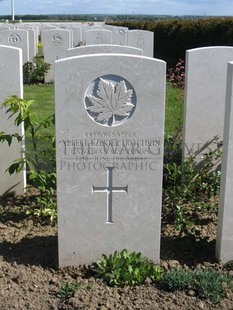 MONT HUON MILITARY CEMETERY, LE TREPORT - HOTCHKIN, ALBERT EZEKIEL