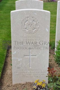 MONT HUON MILITARY CEMETERY, LE TREPORT - HOULTON, S J