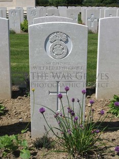 MONT HUON MILITARY CEMETERY, LE TREPORT - HOWCROFT, WILFRED