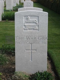 MONT HUON MILITARY CEMETERY, LE TREPORT - HOWE, JOHN CHARLES