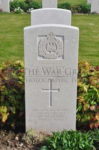 MONT HUON MILITARY CEMETERY, LE TREPORT - HOWLETT, CHRISTOPHER