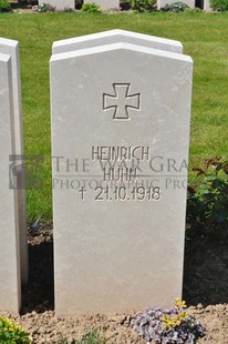 MONT HUON MILITARY CEMETERY, LE TREPORT - HUHN, HEINRICH