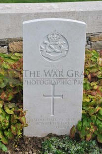 MONT HUON MILITARY CEMETERY, LE TREPORT - HUNT, CHARLES