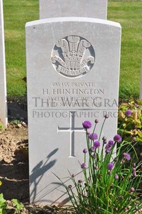 MONT HUON MILITARY CEMETERY, LE TREPORT - HUNTINGTON, H