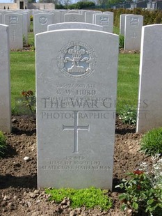 MONT HUON MILITARY CEMETERY, LE TREPORT - HURD, G W