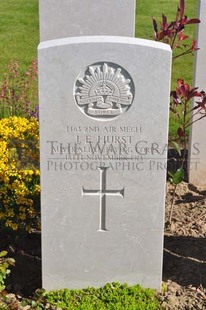 MONT HUON MILITARY CEMETERY, LE TREPORT - HURST, JOHN EDWARD