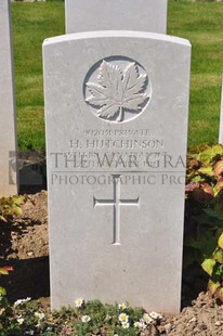 MONT HUON MILITARY CEMETERY, LE TREPORT - HUTCHINSON, H