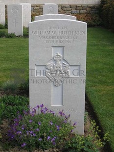 MONT HUON MILITARY CEMETERY, LE TREPORT - HUTCHINSON, WILLIAM WALLACE