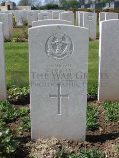 MONT HUON MILITARY CEMETERY, LE TREPORT - HYMAN, R