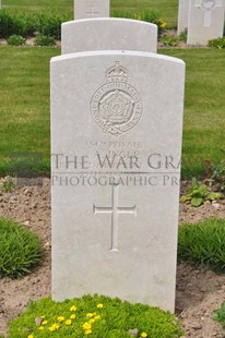 MONT HUON MILITARY CEMETERY, LE TREPORT - INGLE, A