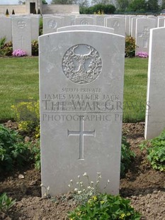 MONT HUON MILITARY CEMETERY, LE TREPORT - JACK, JAMES WALKER