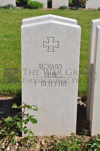 MONT HUON MILITARY CEMETERY, LE TREPORT - JAHN, RICHARD