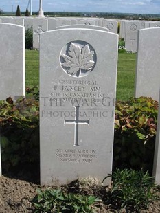 MONT HUON MILITARY CEMETERY, LE TREPORT - JANCEY, F