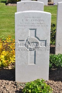 MONT HUON MILITARY CEMETERY, LE TREPORT - JOHNSON, FRANK WILLIAM