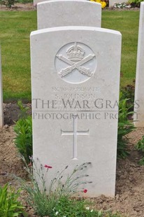 MONT HUON MILITARY CEMETERY, LE TREPORT - JOHNSON, S