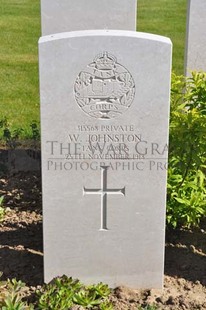 MONT HUON MILITARY CEMETERY, LE TREPORT - JOHNSTON, W