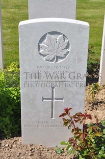 MONT HUON MILITARY CEMETERY, LE TREPORT - JOLLY, PATRICK WEBSTER