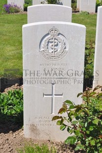 MONT HUON MILITARY CEMETERY, LE TREPORT - JONES, A