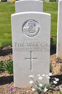 MONT HUON MILITARY CEMETERY, LE TREPORT - JONES, A T