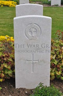 MONT HUON MILITARY CEMETERY, LE TREPORT - JONES, D