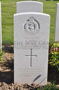 MONT HUON MILITARY CEMETERY, LE TREPORT - JONES, E