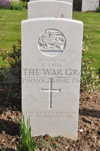 MONT HUON MILITARY CEMETERY, LE TREPORT - JONES, EVAN