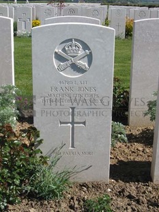 MONT HUON MILITARY CEMETERY, LE TREPORT - JONES, FRANK