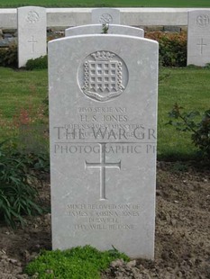 MONT HUON MILITARY CEMETERY, LE TREPORT - JONES, HECTOR STANLEY