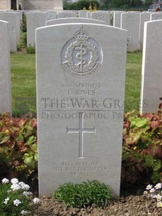 MONT HUON MILITARY CEMETERY, LE TREPORT - JONES, I