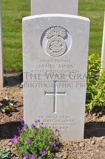 MONT HUON MILITARY CEMETERY, LE TREPORT - JONES, JAMES