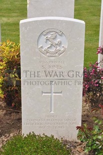 MONT HUON MILITARY CEMETERY, LE TREPORT - JONES, SIDNEY