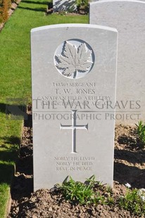 MONT HUON MILITARY CEMETERY, LE TREPORT - JONES, THOMAS WILLIAM