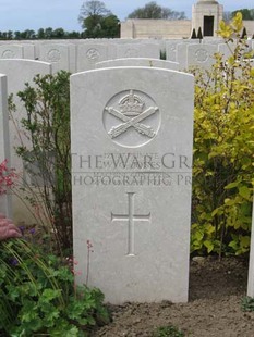 MONT HUON MILITARY CEMETERY, LE TREPORT - JONES, WILLIAM GRIFFITHS