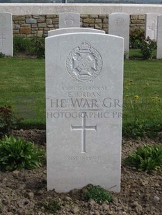 MONT HUON MILITARY CEMETERY, LE TREPORT - JORDAN, EDWARD