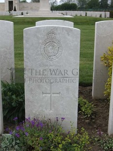 MONT HUON MILITARY CEMETERY, LE TREPORT - KAY, WILLIAM