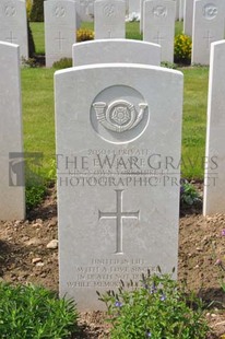 MONT HUON MILITARY CEMETERY, LE TREPORT - KAYE, EDWARD CROSSLEY