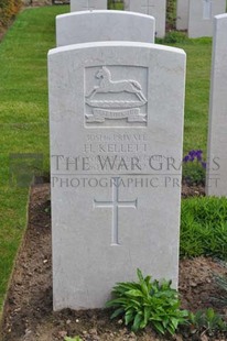 MONT HUON MILITARY CEMETERY, LE TREPORT - KELLETT, H