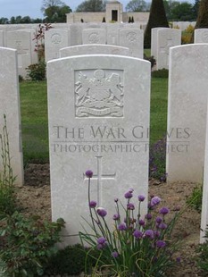 MONT HUON MILITARY CEMETERY, LE TREPORT - KELSEY, H