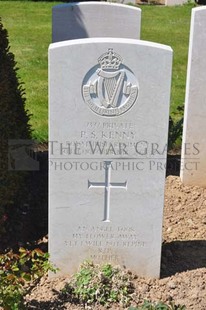 MONT HUON MILITARY CEMETERY, LE TREPORT - KENNY, PATRICK SARSFIELD